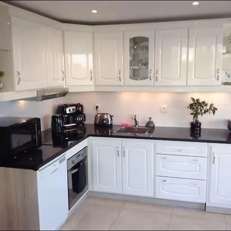Apartment 34m2 Avec La Terrasse 60m2, Apercu Mer, Parking, Clim, A 150 M,wi-fi, Piscine