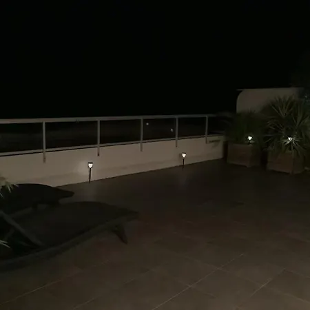 Apartment 34m2 Avec La Terrasse 60m2, Apercu Mer, Parking, Clim, A 150 M,wi-fi, Piscine *