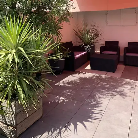 Apartment 34m2 Avec La Terrasse 60m2, Apercu Mer, Parking, Clim, A 150 M,wi-fi, Piscine