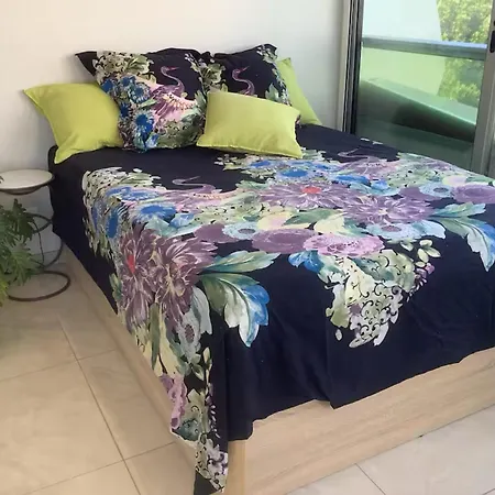 34m2 Avec La Terrasse 60m2, Apercu Mer, Parking, Clim, A 150 M,wi-fi, Piscine La Grande-Motte